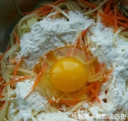 营养又鲜美的土豆胡萝卜丝饼!早餐不用再到外面买!