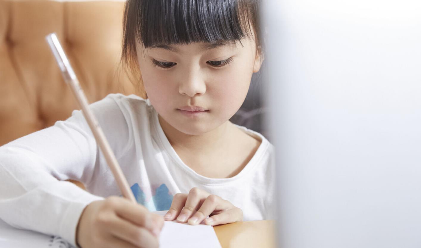 老师|9岁男孩写出“打印体”,老师看后自愧不如,网友:王羲之转世