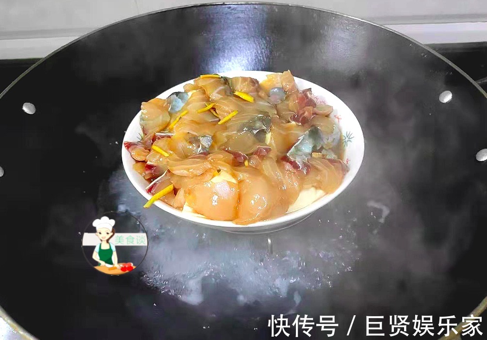 春天|春天最馋此蒸菜，蒸一蒸8分钟搞定，实在太鲜美了，蒸一盘不够吃