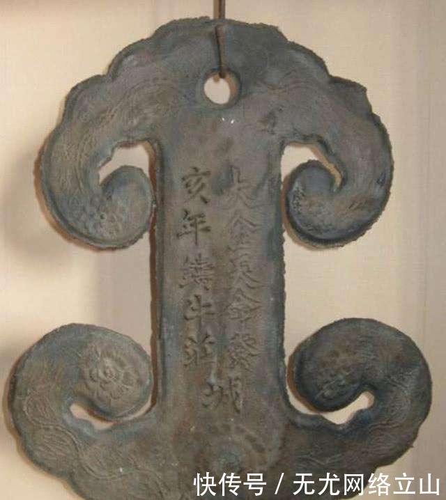 一块平淡无奇的“上课铃”,为何令专家热泪盈眶?如今是故宫至宝