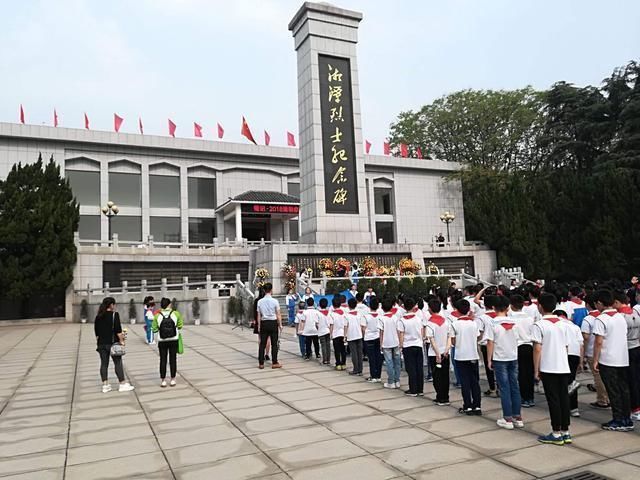 清明|清明扫墓“前三后四,左五右六”,是迷信吗?专家:不听会吃亏