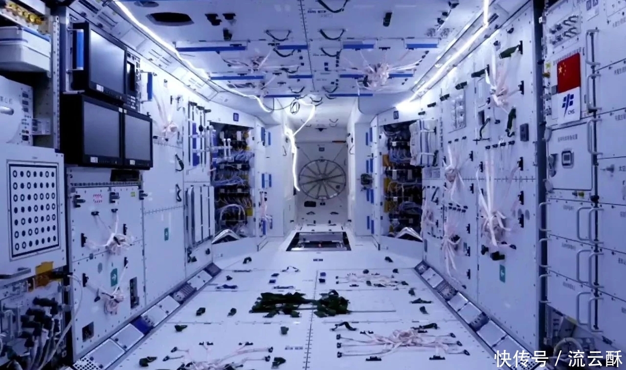 天問(wèn)一號(hào) 天宮空間站看地球蔚為壯觀,核心艙太陽(yáng)翼?yè)岀R!臨淵羨魚(yú)成過(guò)去式