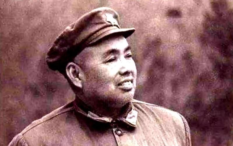 回老家|1953年，许世友第一次回老家，揪住自己的叔叔并掏出了佩刀