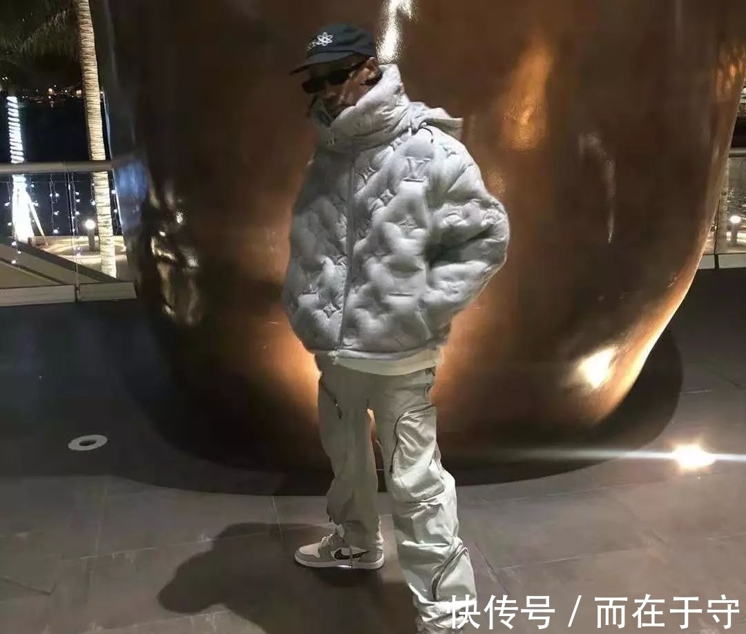 球鞋 Dior x AJ1终于露出真容，与奢侈品联名的Nike是不是“变味”了？