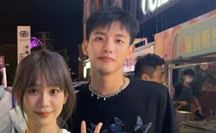 王正卓|背着女友参加恋爱综艺，吃尽cp福利的素人嘉宾，戏里戏外都在演？