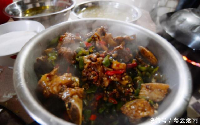 个菜|六十岁大妈开餐馆,翻来覆去就3个菜,每天生意爆满,全是回头客