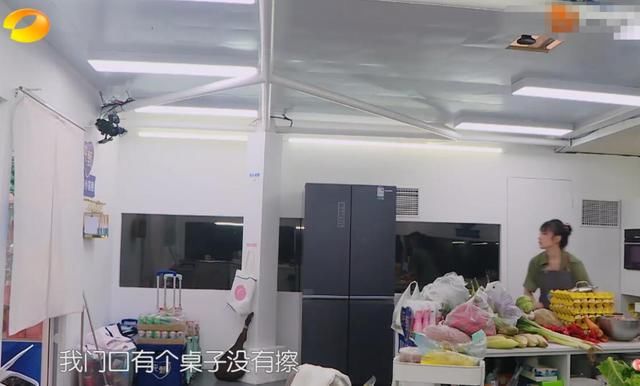  沟通|帮赵丽颖和黄晓明打破沟通障碍，不起眼的李浩菲才是职场真狼人