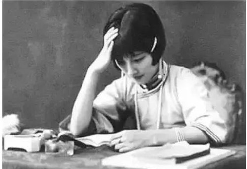 花掉|陆小曼的生活有多奢靡?每月花掉五百大洋,徐志摩打7份工养活她