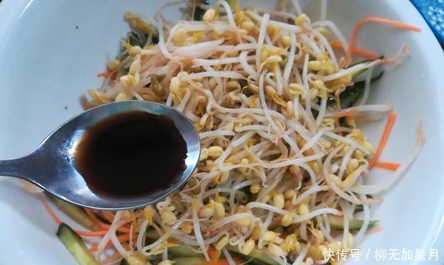 生津|冷蒜香三色绿豆芽使味道酸凉,酥脆生津