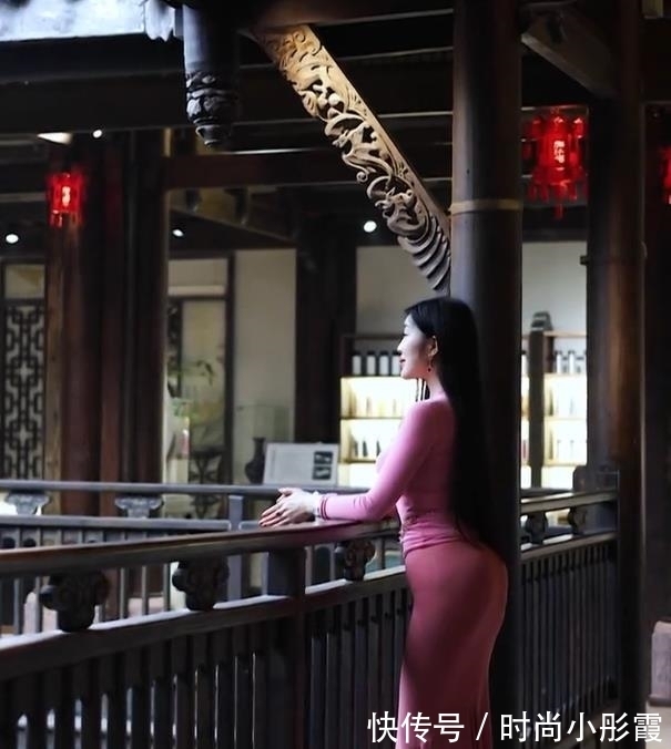 粉色 一身粉色的穿搭,令成熟女人也变得甜甜的