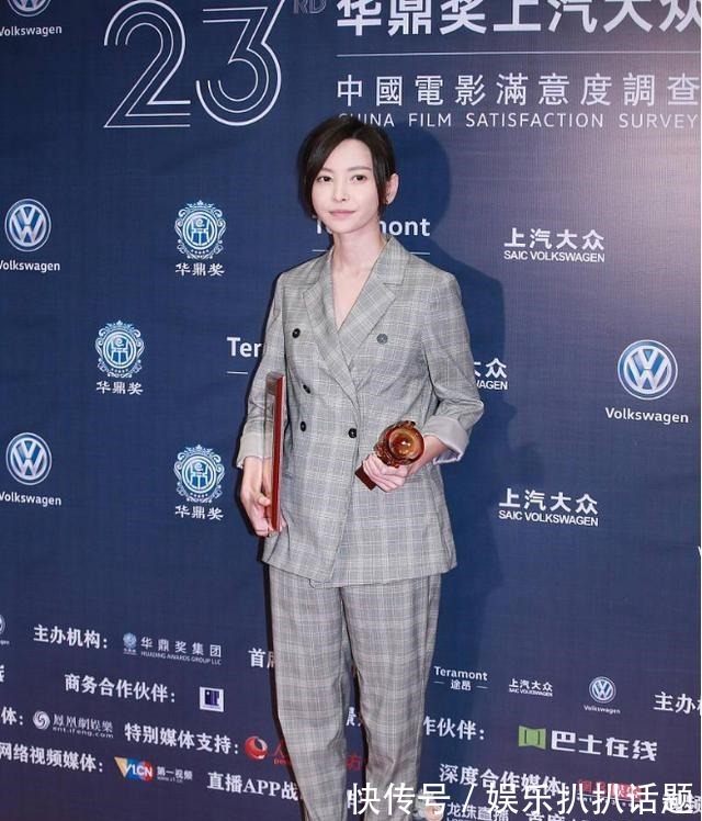 流行色彩 中年女人秋天别总穿一个颜色,不如试试这4种流行色彩,高级洋气!