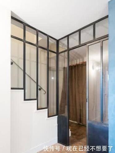 扶手|老师傅把玻璃门装到楼梯，业主一看很不高兴！入住后发现好处太多