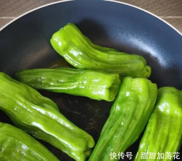 虎皮青椒鲜辣美味,太下饭了