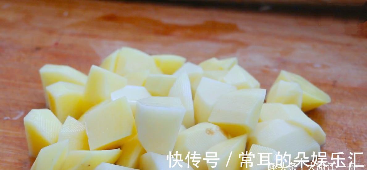 炖排骨|排骨不管怎么做，切记不要直接焯水，教你饭店做法，不腥还不柴