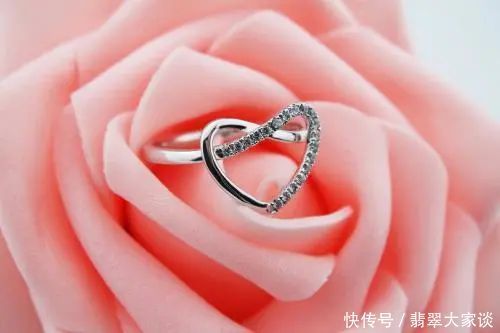 伤害性|翡翠知识详解:购买戒指除了材质和漂亮,还有一个更重要的因素!