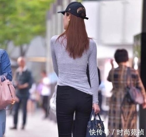 时尚 自信又时尚的小姐姐,打底裤的作用不容忽视,你是否感觉到了呢