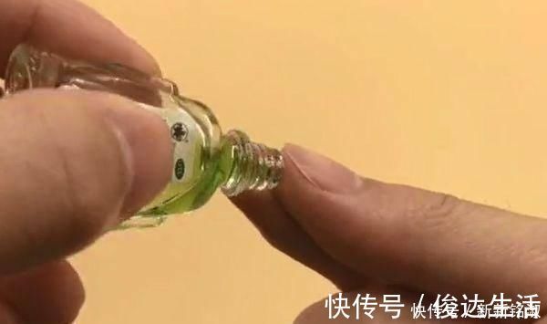 妙招|手指被502胶水粘住了别着急只需要泡一泡，胶水立马融化