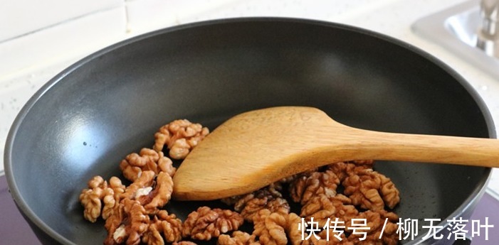 冬天，核桃和醋是绝配，坚持每周吃3回，很多人不知道有啥用！