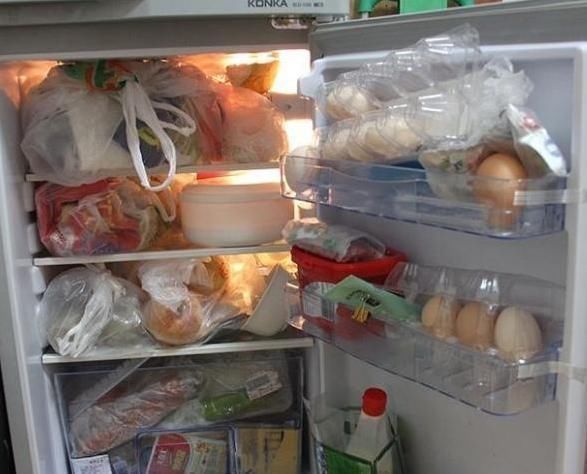 闹肚子|这4种食物别放冰箱里,拿出来就得扔,吃了就闹肚子,记住了吗?