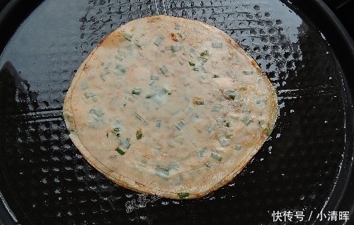 葱油饼|饺子皮买多了？做成它，金黄酥脆，层次分明，刚出锅就被抢光了