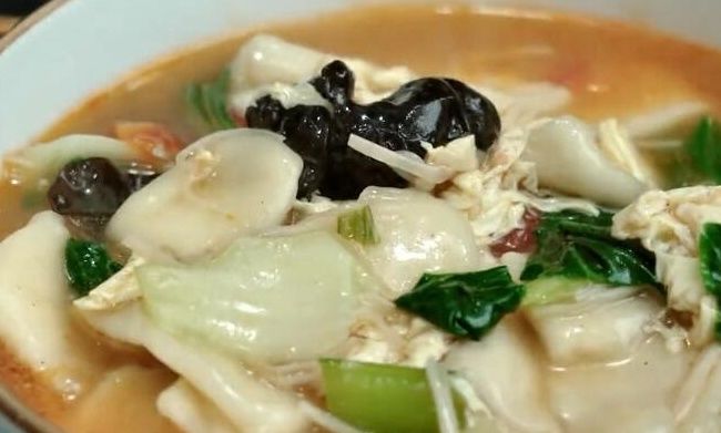 面条|秋天，面条饺子靠边站，给家人做它吃，美味又筋道，做一锅不够吃