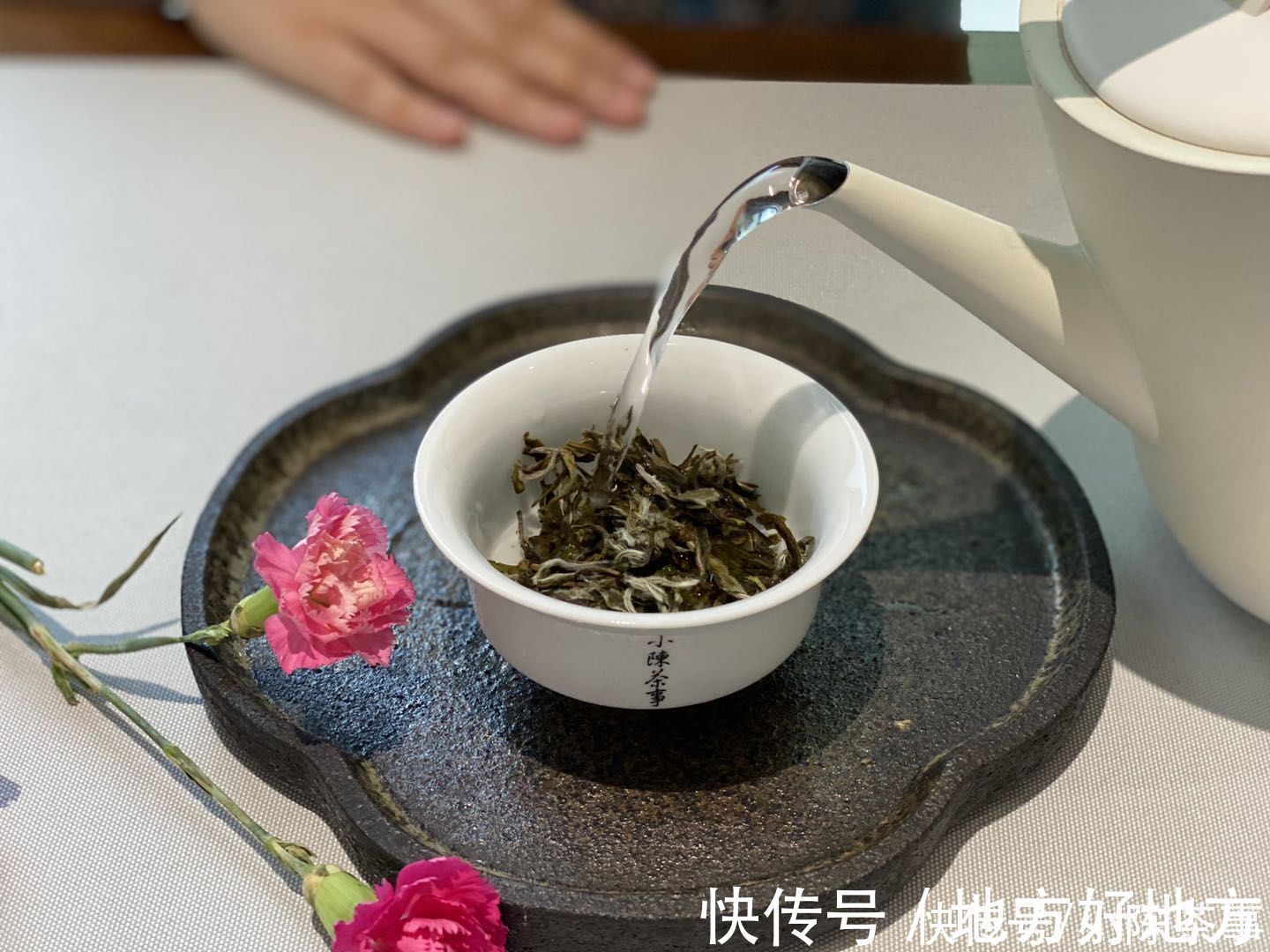 茶友|为什么白茶饼没有花香,老茶客提醒,牢记这3个细节,不会被忽悠