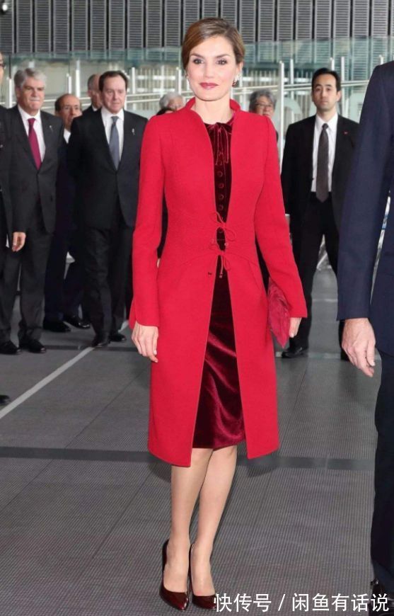 红色 西班牙王后也爱“中国红”,一件大衣连穿3次,还是配红裙更惊艳