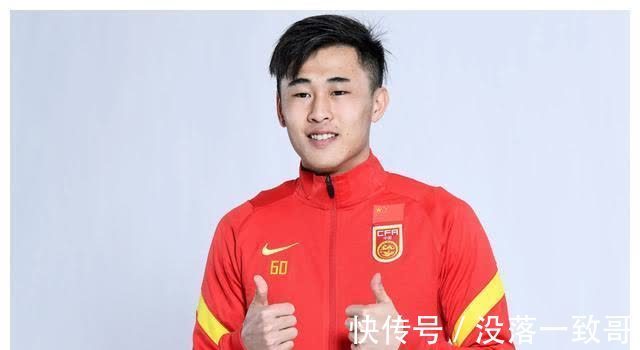 李霄鹏|铁打的大宝+稀哲,李霄鹏犯李铁式错误?国足两“秘密武器”首秀