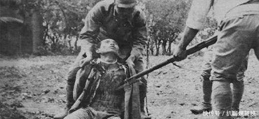 战争|二战：美军士兵拍摄下的这张照片，成为了战争最真实的写照！