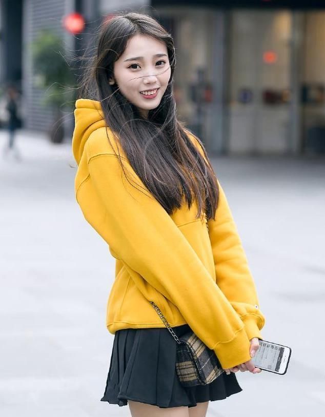 修身裤|面容姣好的美女,紧身衣搭配修身裤,尽显优雅女神风采