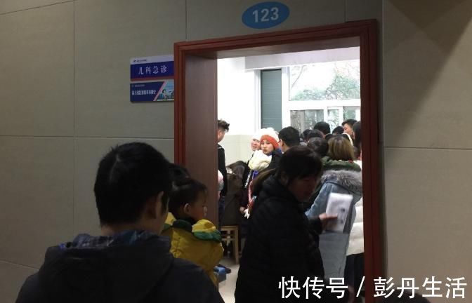 家长|儿子高烧医院排队445号,医生只忙着打私人电话,家长情绪崩溃