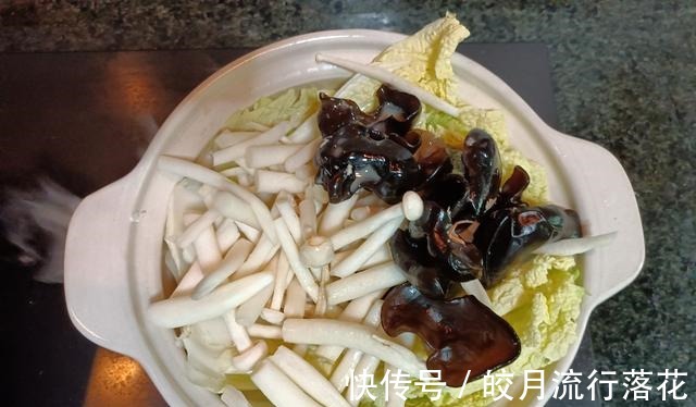 五花肉豆腐白菜煲!