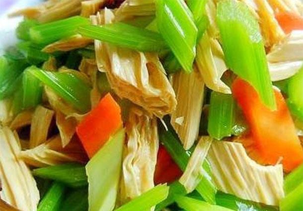 晒黑|一周最高温31度紫外线6级孩子怕晒黑变丑,多吃美容菜,美白嫩肤