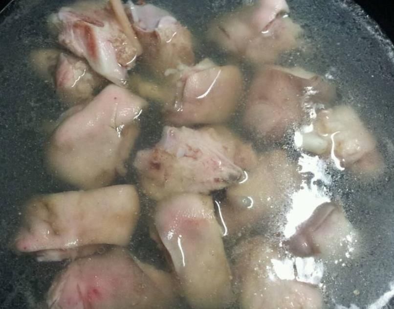 猪蹄|这道菜越冷吃越香,孩子吃身体好长高个,女人吃美容养颜老得慢