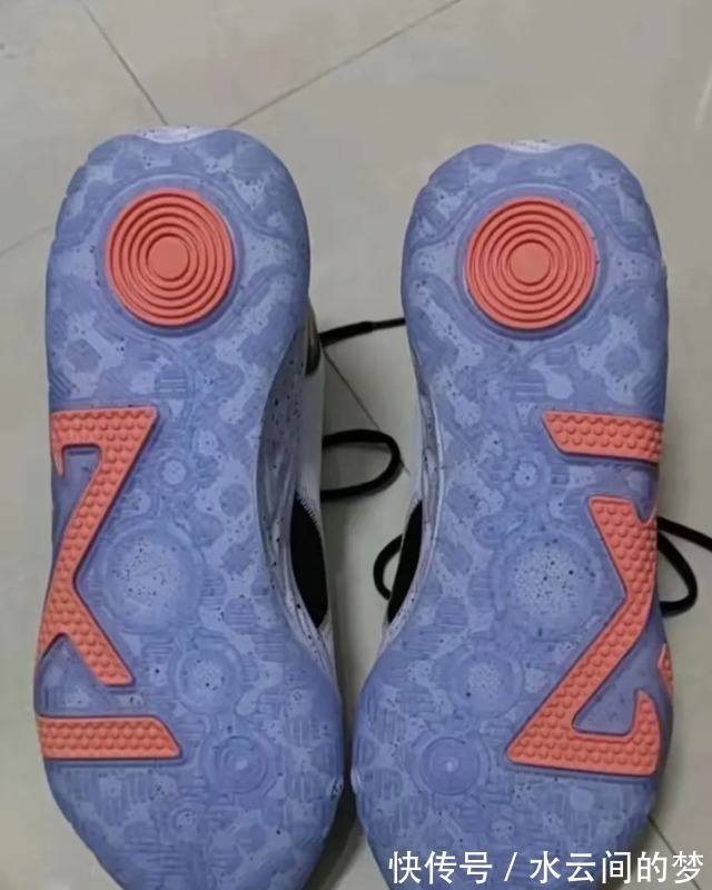 保罗乔治 Nike保罗乔治6代战靴实物图曝光,这次又丑到了新高度!