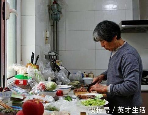 宝妈|坐月子,有必要花一万块钱请个月嫂吗?过来人:还真别只心疼钱