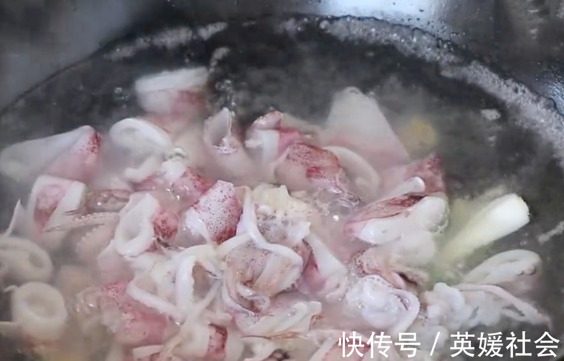 买点鱿鱼回家做美食，香辣美味，肉质Q弹，好吃到停不下来