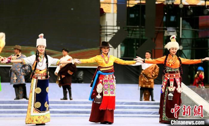 赏藏族|赏藏族服饰展演 感受民族文化魅力