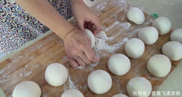 做馒头时,只加酵母是错误的,牢记3个小窍门,馒头香软又好吃