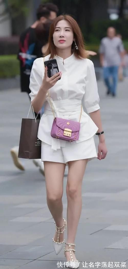 时尚 束腰贴身的连衣裙,兼顾美感与舒适度,清凉时尚