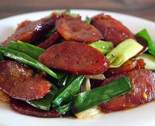 保存香肠，有人直接冻，有人蒸熟后再冷冻，都不对！这么做才正确