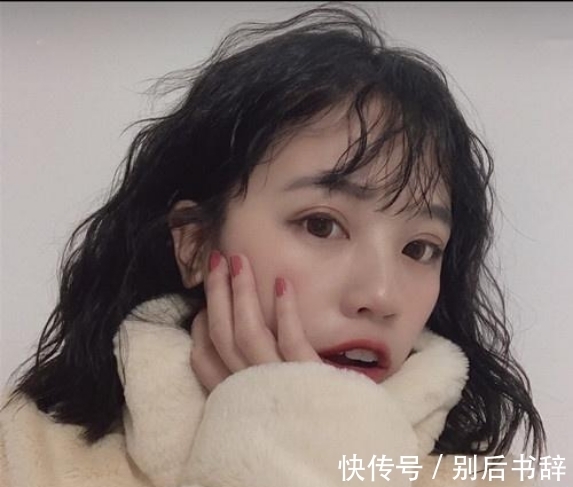 气质|奔三奔四的女人,少留这4种发型,看着就很土,还拉低气质!