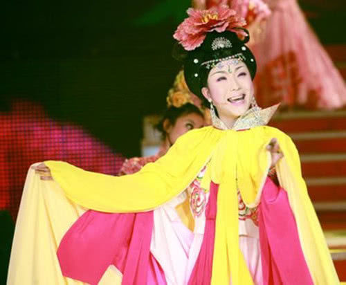 因穷放弃学业的他,28岁在星光大道走红,现在41岁还是单身