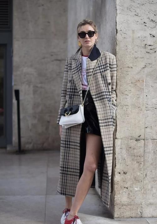 不管穿大衣还是风衣,都别配靴子了,今年这5双鞋更时髦百搭