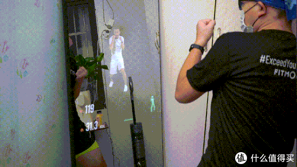 镜面|跑步装备周边 篇五十四:太极、冥想、燃脂、增肌、情侣合练、亲子互动...Fitmore智能健身镜深度测评