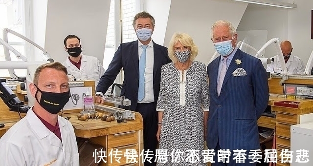 查尔斯|查尔斯夫妇携手营业好甜!卡米拉活成少女,穿黑白裙抢当贤内助?