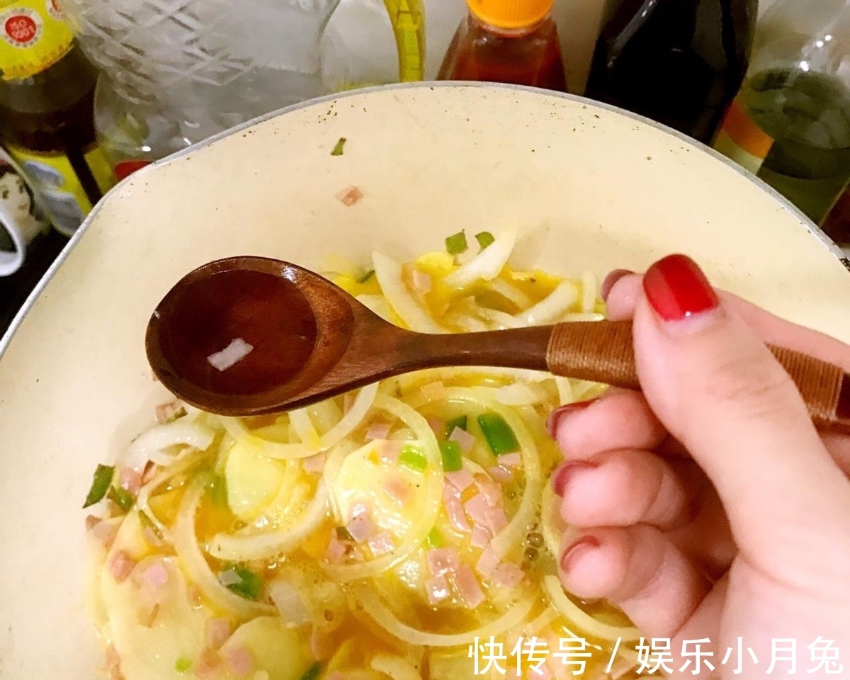 洋葱|鸡蛋，洋葱，土豆放在一起会碰撞出怎样的美味？没吃过的试试