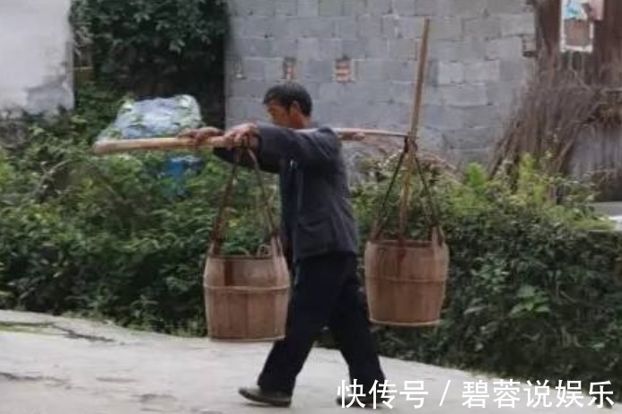 贾婷婷|父母因太偏心,百万家产留给儿子,女儿未得一分,三年后女儿乐了