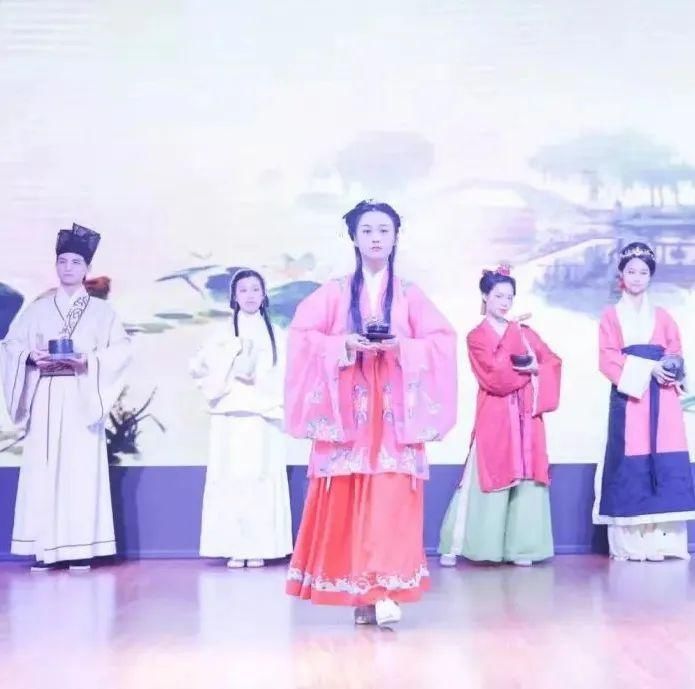 青听南岸的声音|全民阅读 | qt:badformat,art_src_1,nbbdpp_-10000,nbbscoreee_-10000,nbbstratest_nh2_1