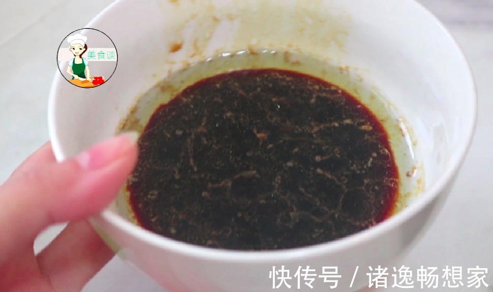 鲈鱼|清蒸鱼时，不能放盐和料酒，大厨教你蒸鱼3技巧，鱼肉鲜嫩不腥气